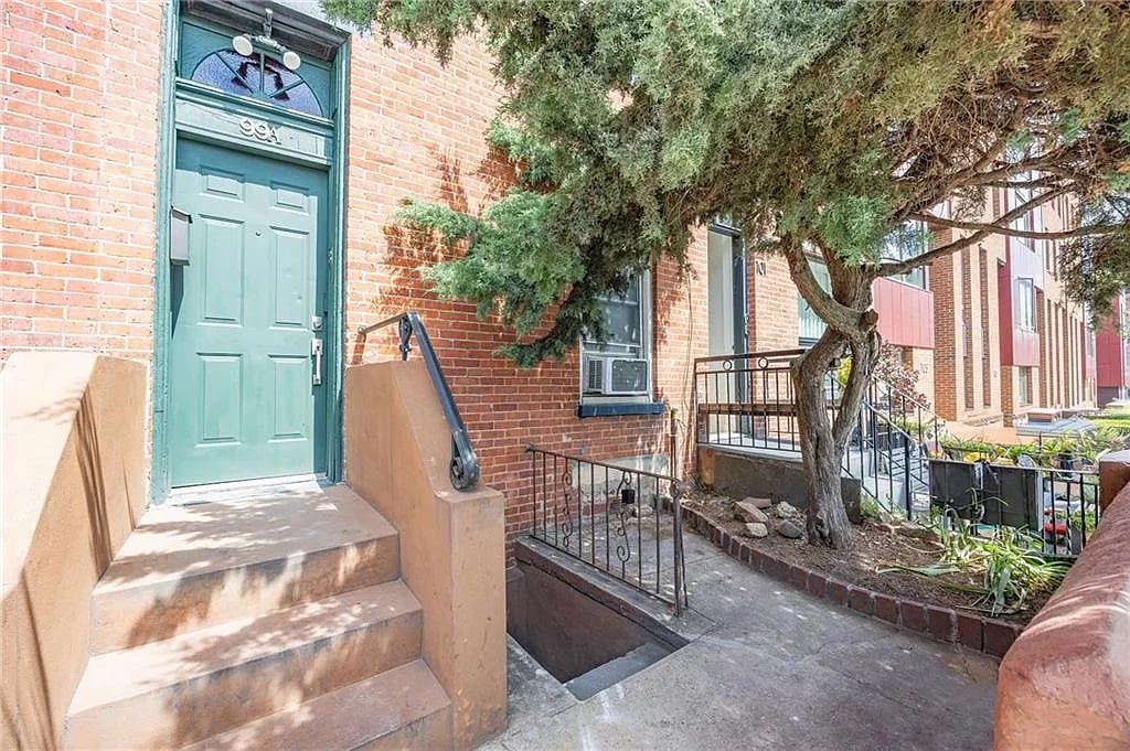 99A 3rd St
