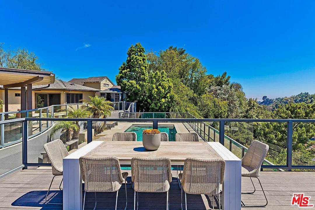 2205 Stradella Rd