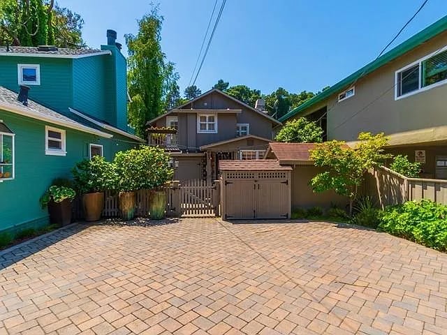 403 Riverview Ave
