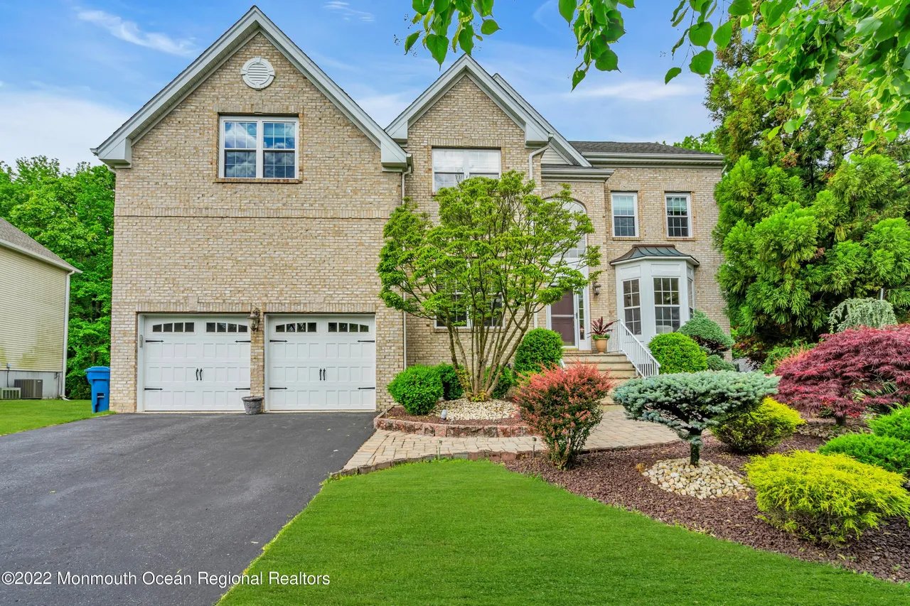 302 Autumn Hill Dr