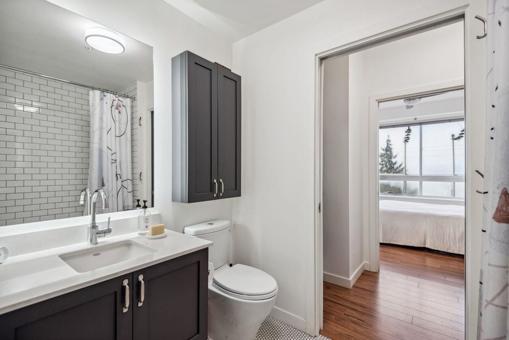 683 E 27th Ave, #206