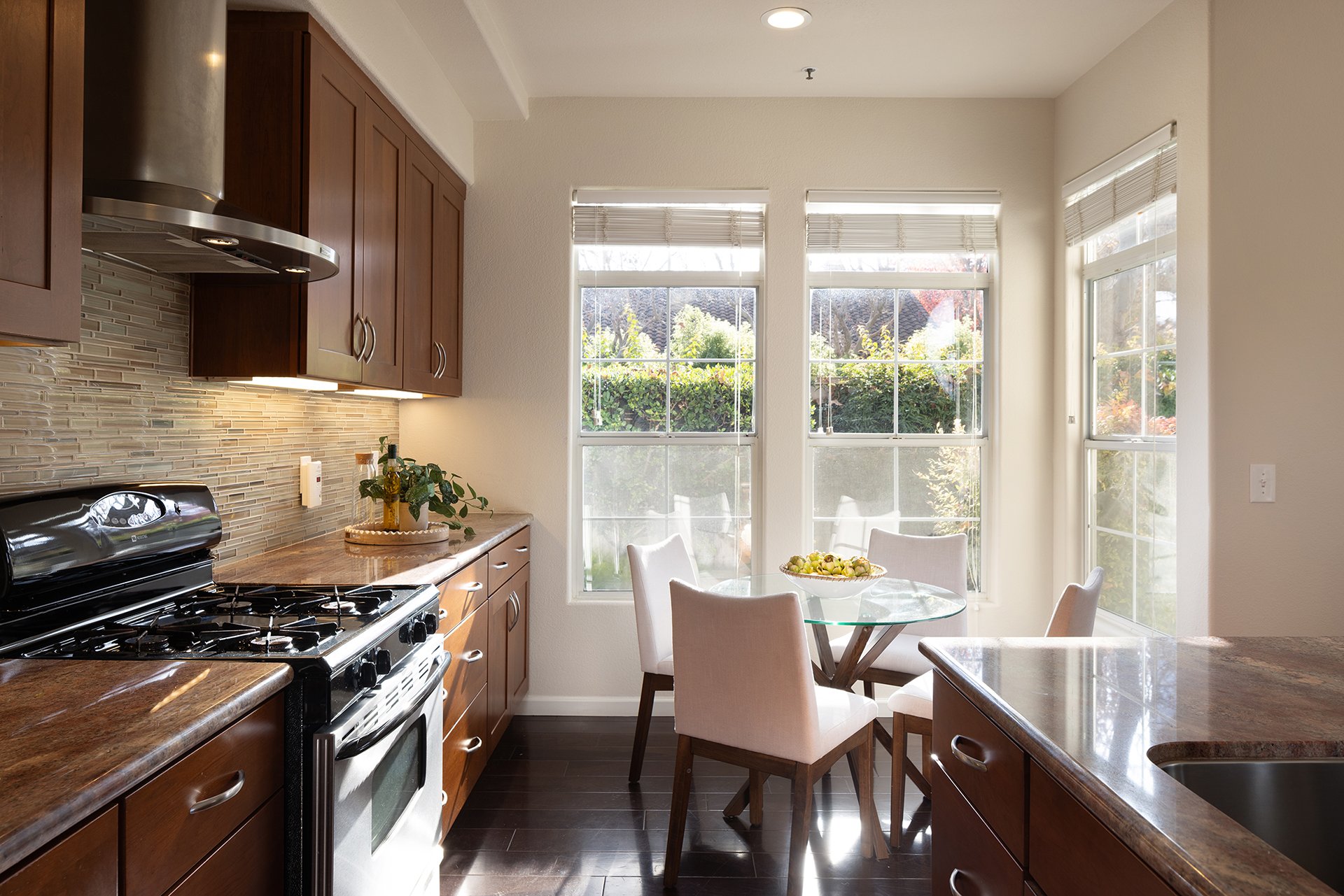 Las Palmas Living - 17776 Riverbend Road