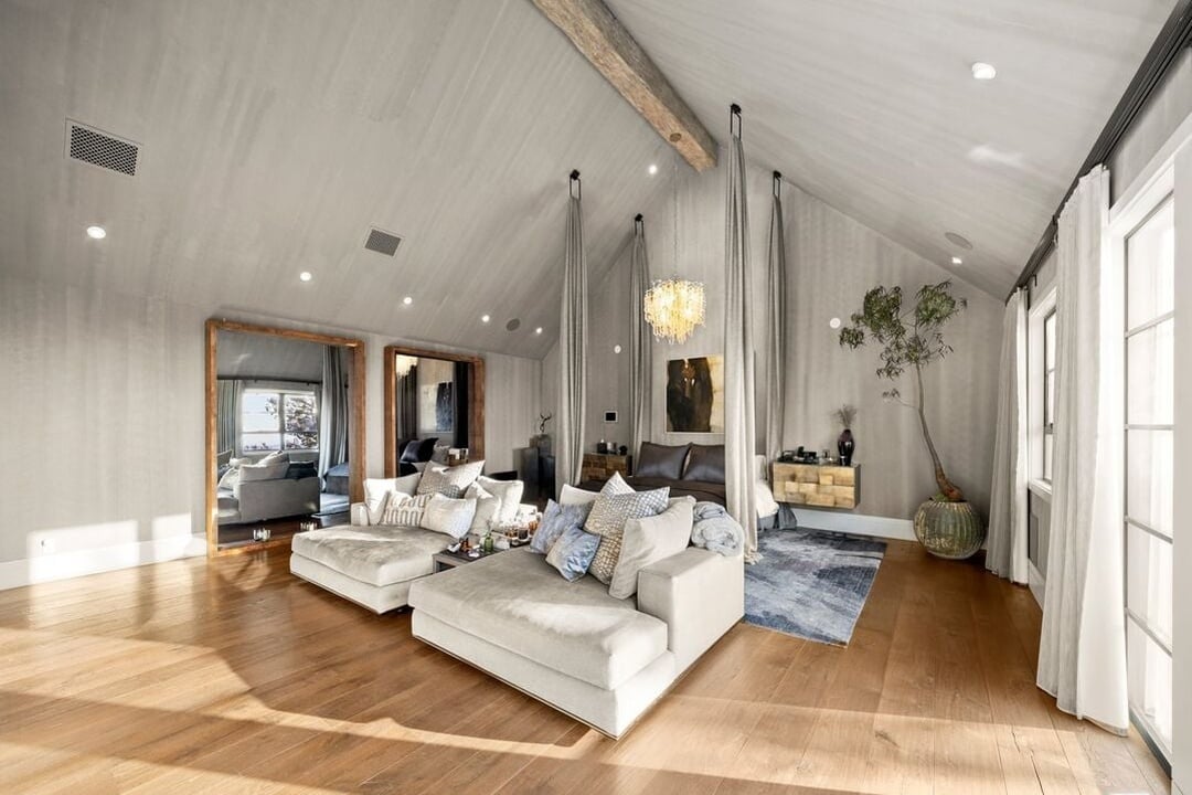 Stone Ridge Ln, 90077