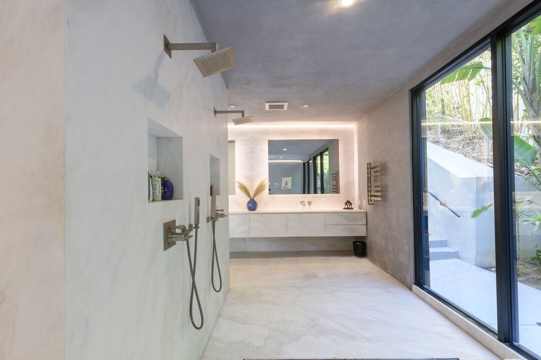 Pinnacle Manor, Willow Glen Rd, 90046