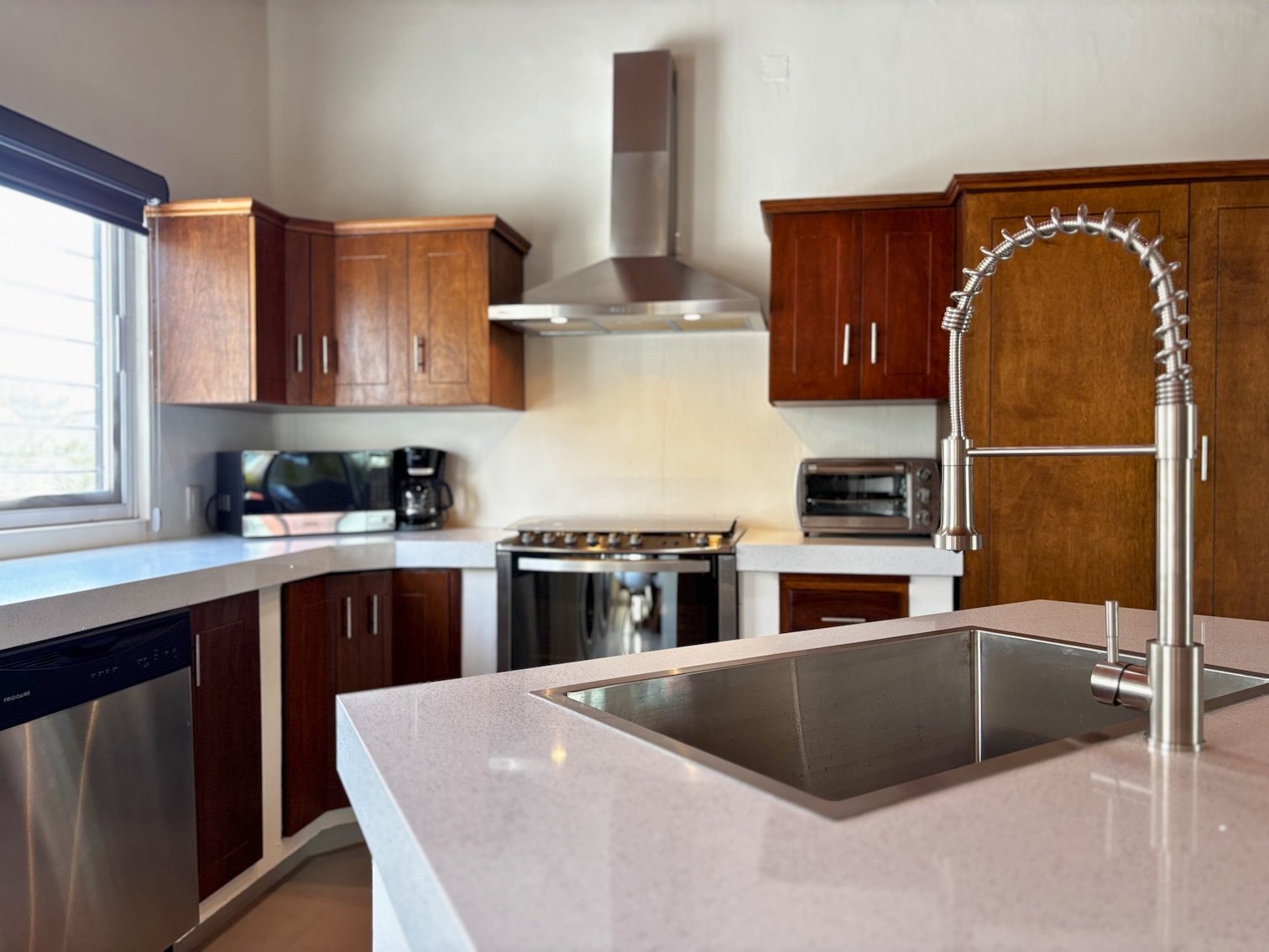 Spacious, Safe & Private - Golden Zone 2 Bed Oasis with Private Pool 👙