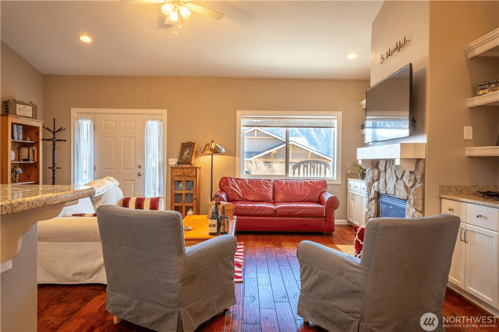 390 Ridgewood Dr