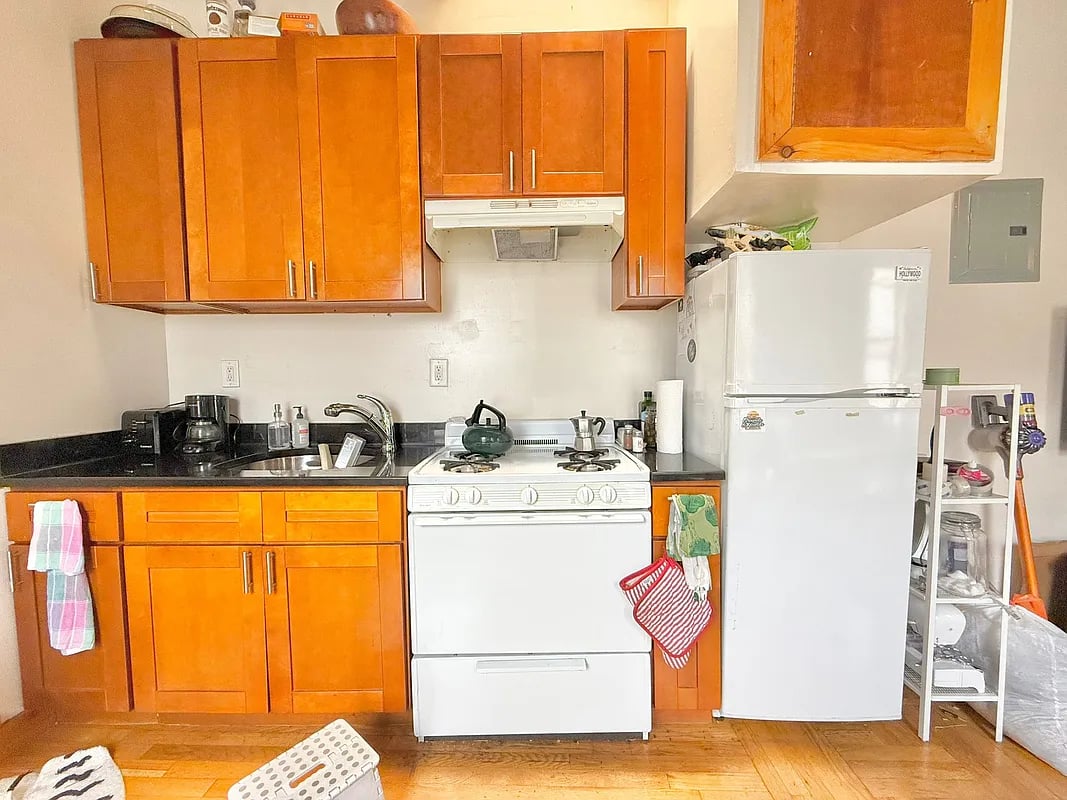 1054 Bergen St D2