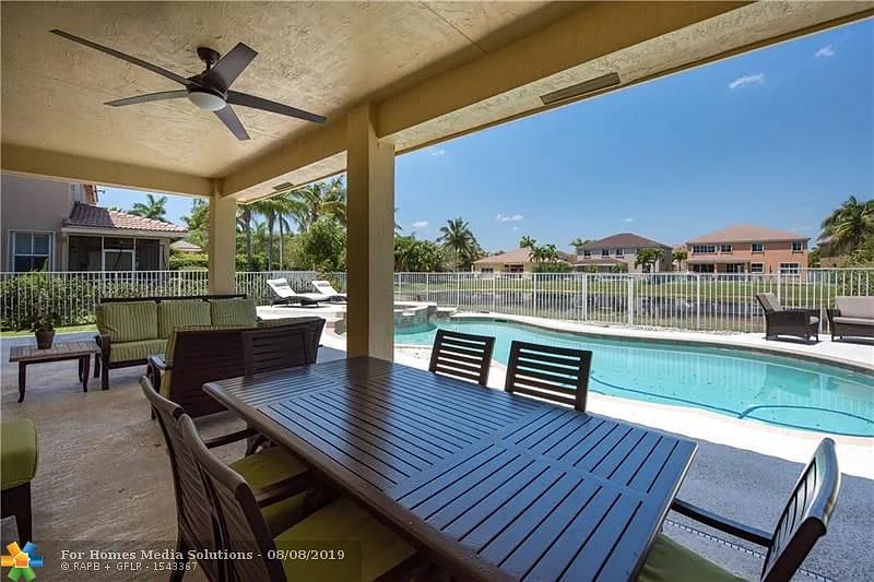 1612 Blue Jay Cir