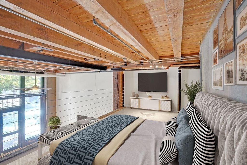 87 E Cordova St