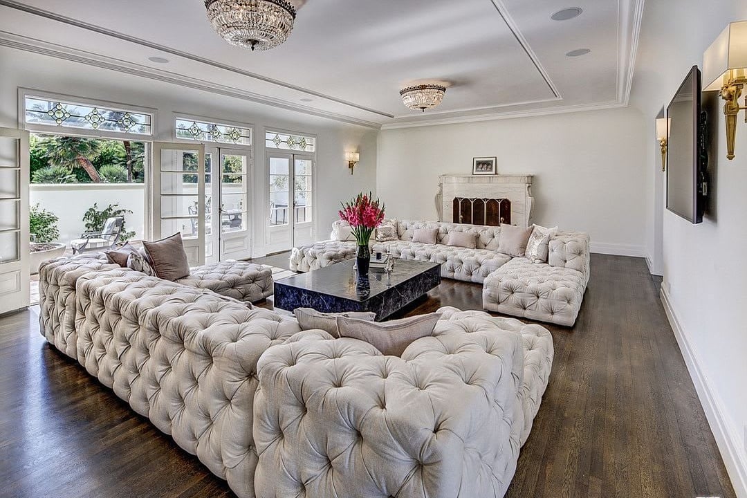 Benedict Canyon Dr, 90210