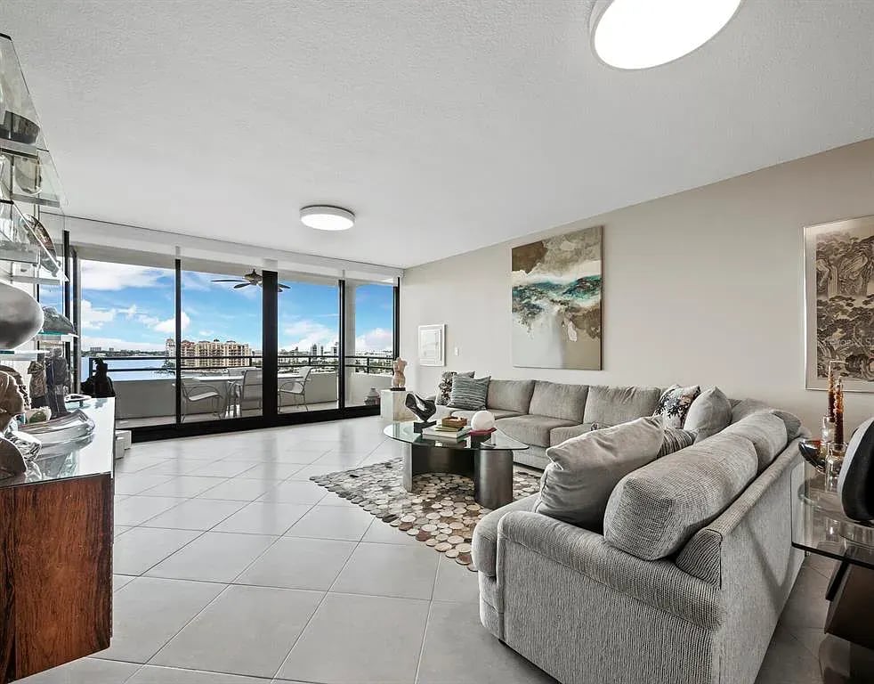 1255 N Gulfstream Ave APT 905