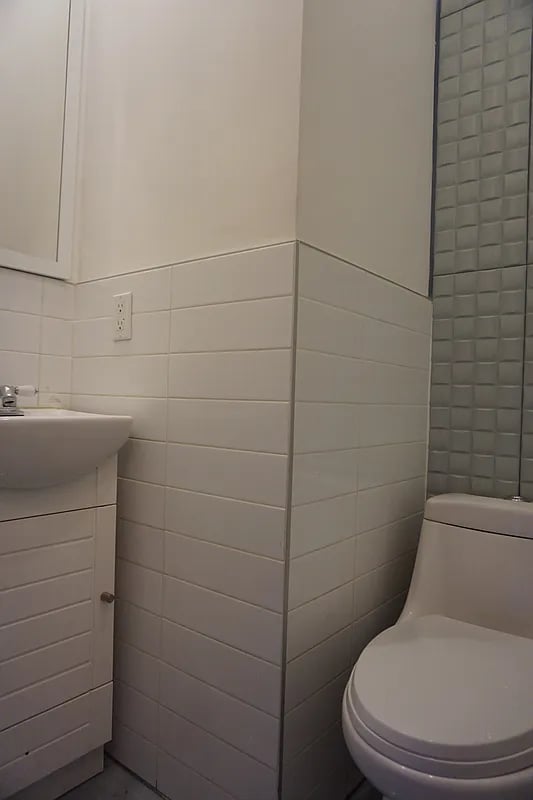 218 Boerum St 2R