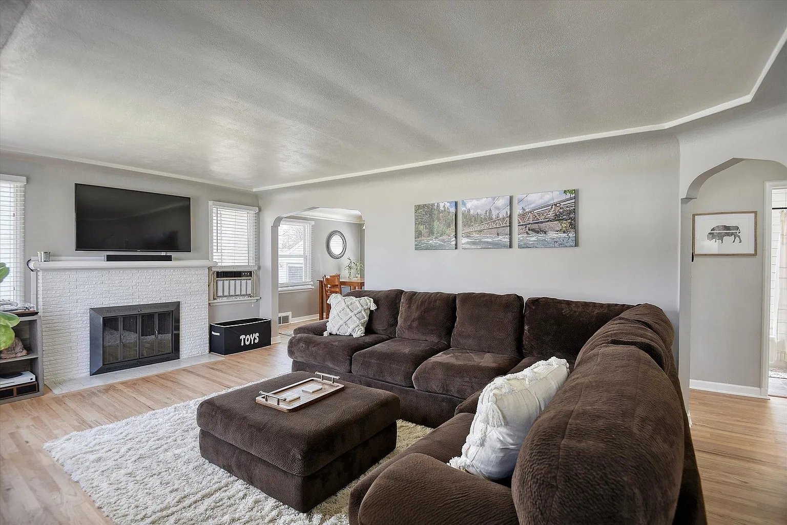 2421 W Upton Ave