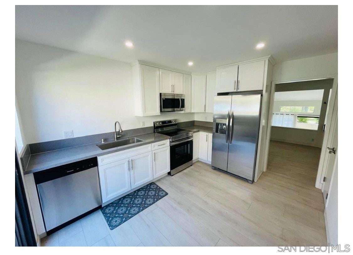 3233 Caminito Eastbluff Unit 23