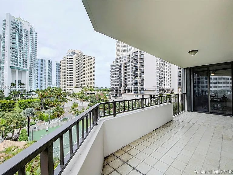 520 Brickell Key Dr #A721