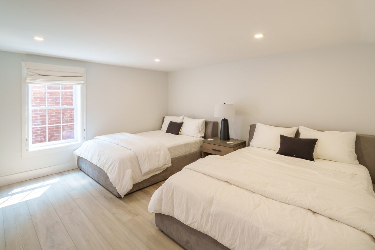 Edgartown Designer Retreat With Pool & Hot Tub