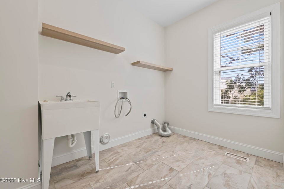 805 South Carolina Avenue