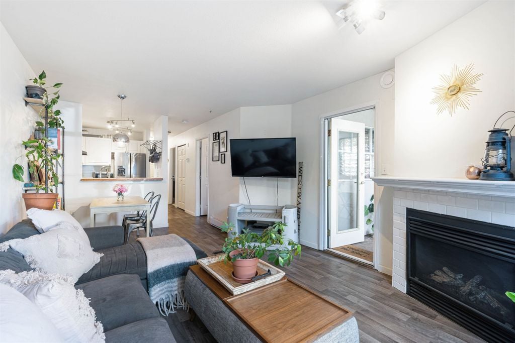 2388 Triumph St, #109