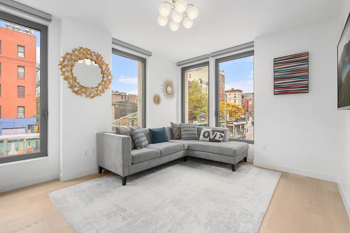 45 E 7th St #2D
