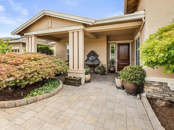1695 Carnelian Ct