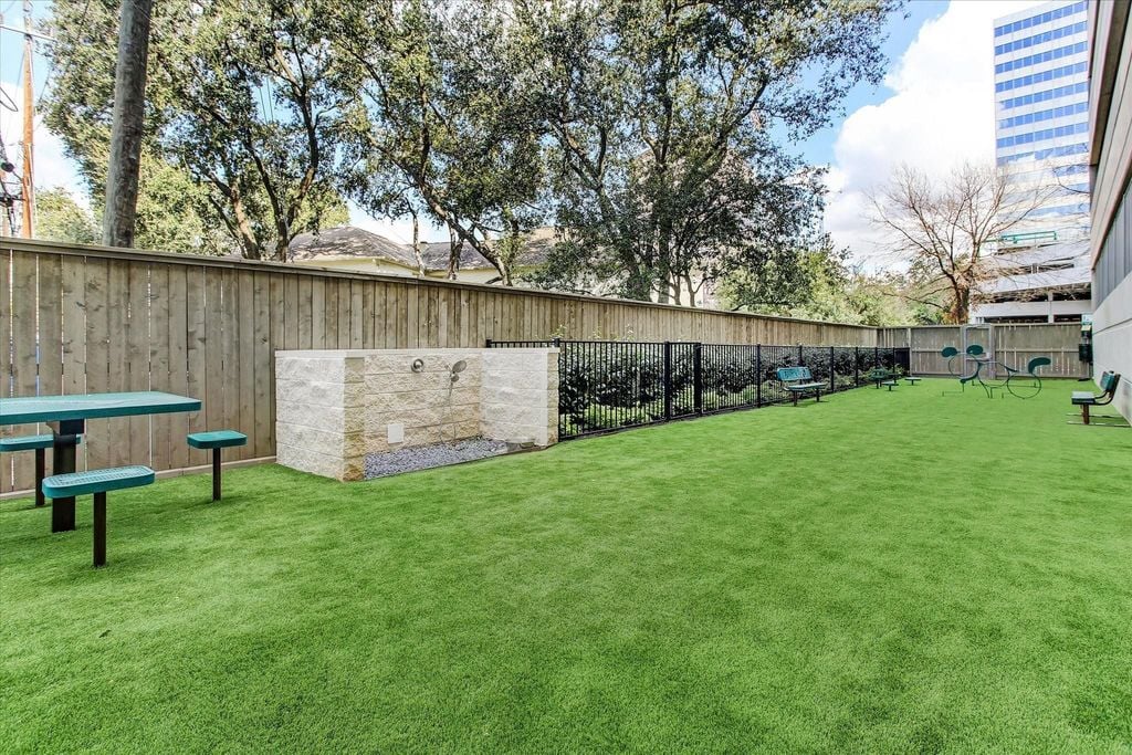 1901 Post Oak Blvd #1405