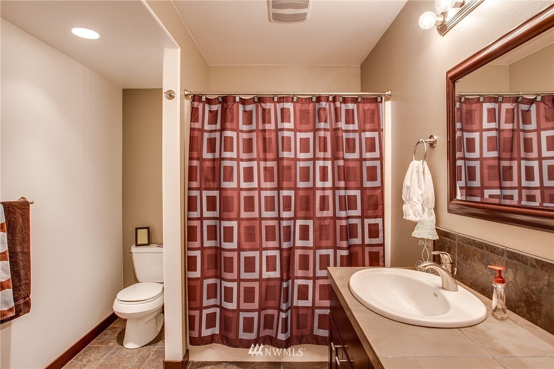 125 W Emerson Dr
