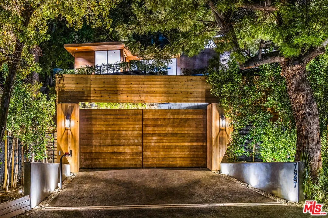 727 N Beverly Glen Blvd