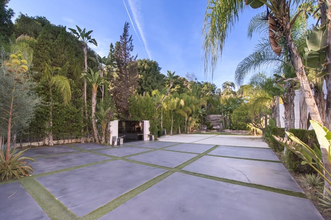 Crown Manor