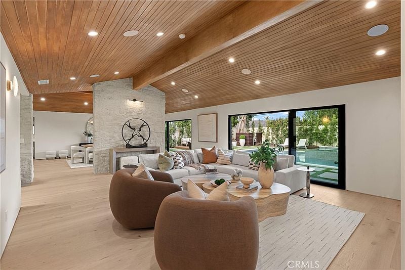 3080 Country Club Dr