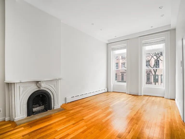 459 W 47th St