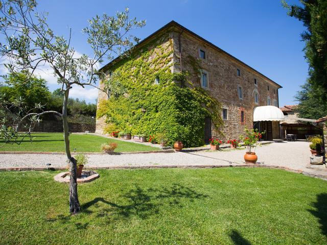 Enchanting Countryside Estate in Arezzo