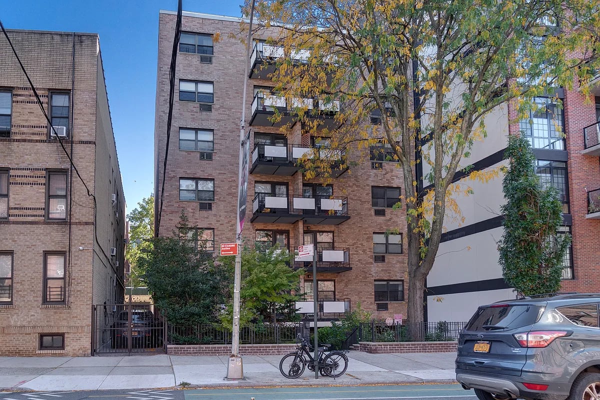 31-23 Crescent St #1D