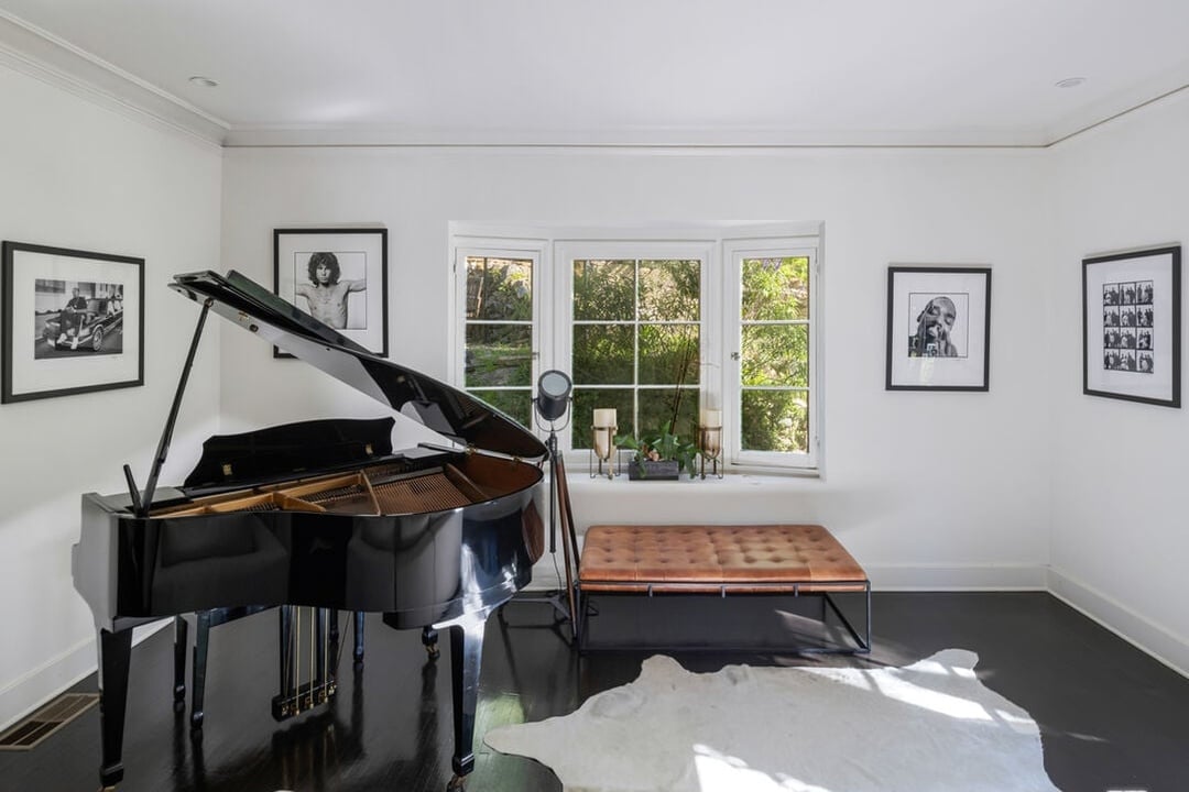 Velaris Estate, Laurel Canyon Blvd, 90046