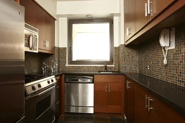 20 East 74th Street Unit: 4D