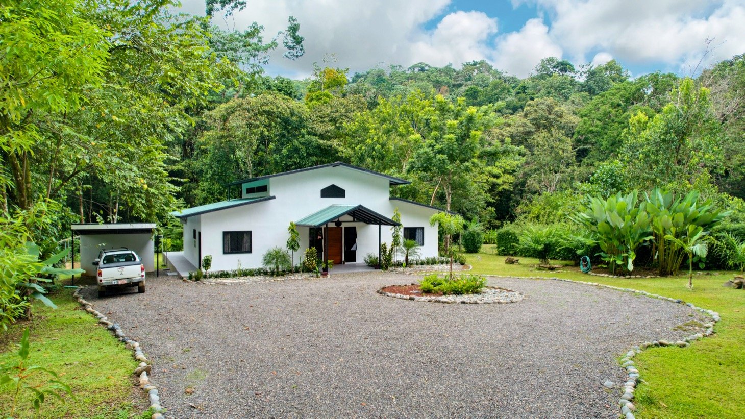 Contemporary Jungle Retreat in Tres Rios, Costa Rica