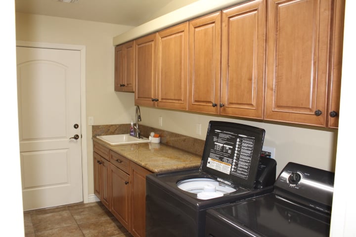 2562 Beverly Glen Dr. 