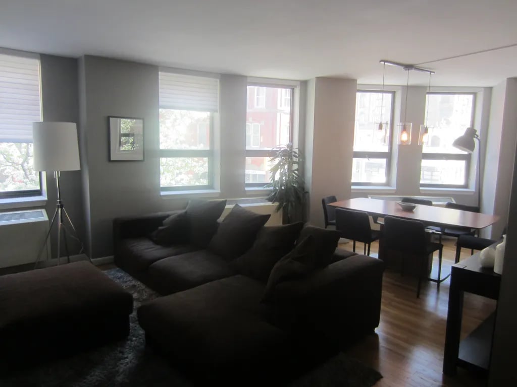 311 Greenwich St, #4C