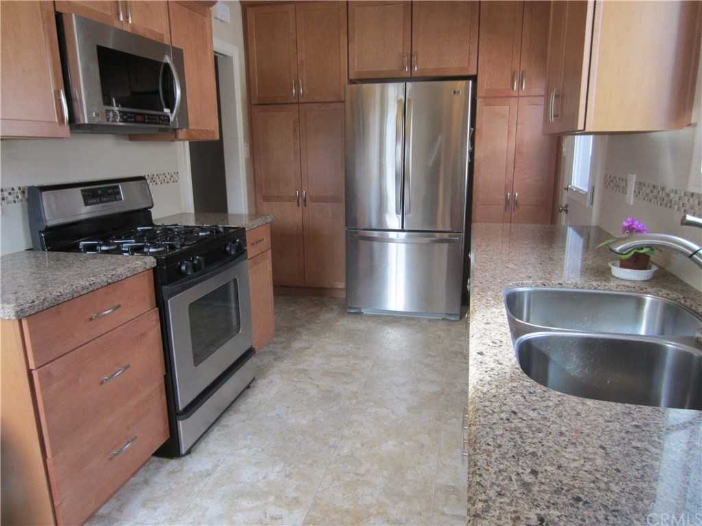 2704 W 175th Street