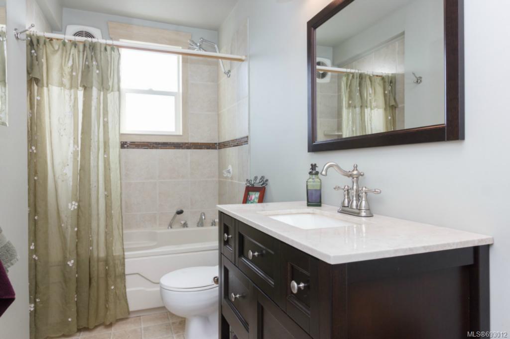 3925 Glanford Ave, Saanich