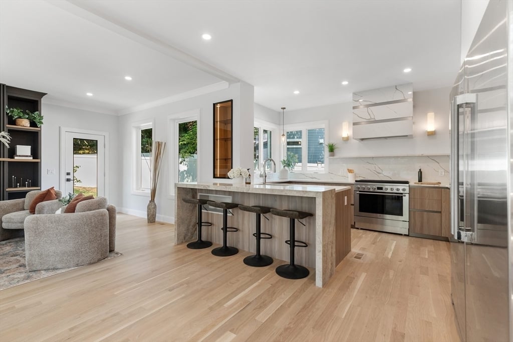 64 Woodside Ave
