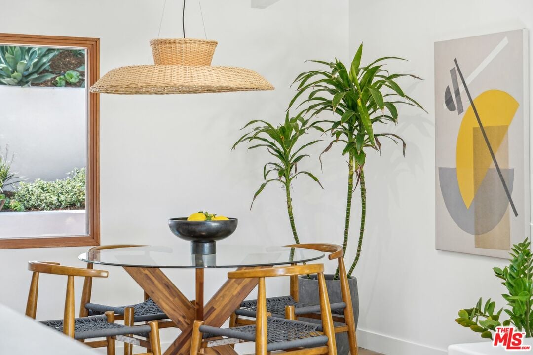 Sunset Crest Dr, 90046