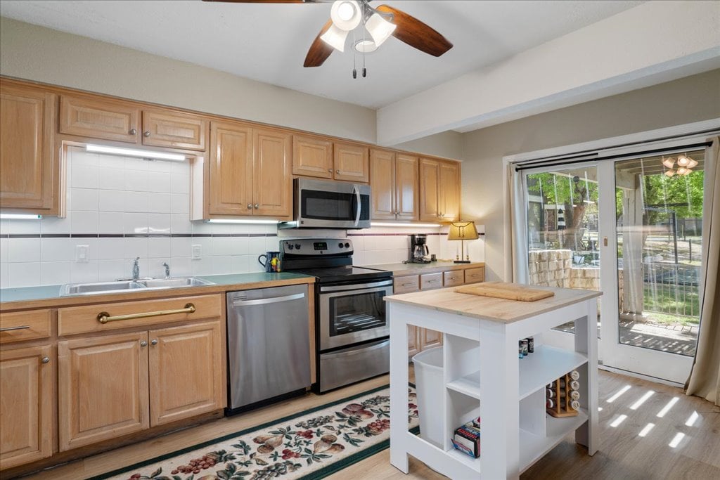 185 World of Tennis Sq