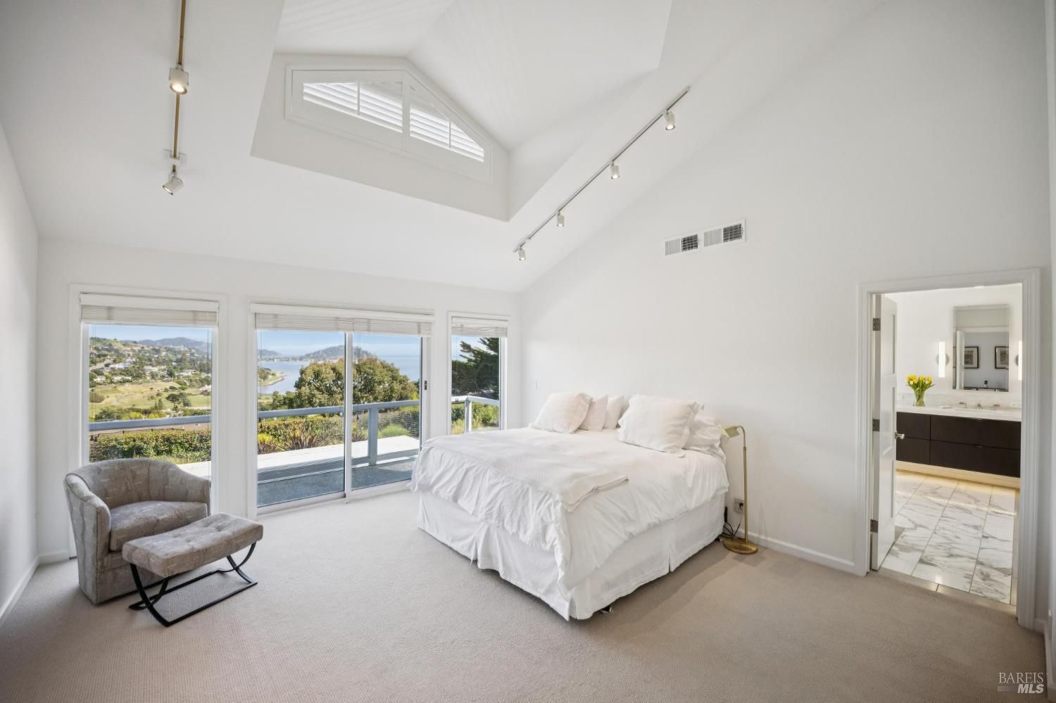 2 Cecilia Ct