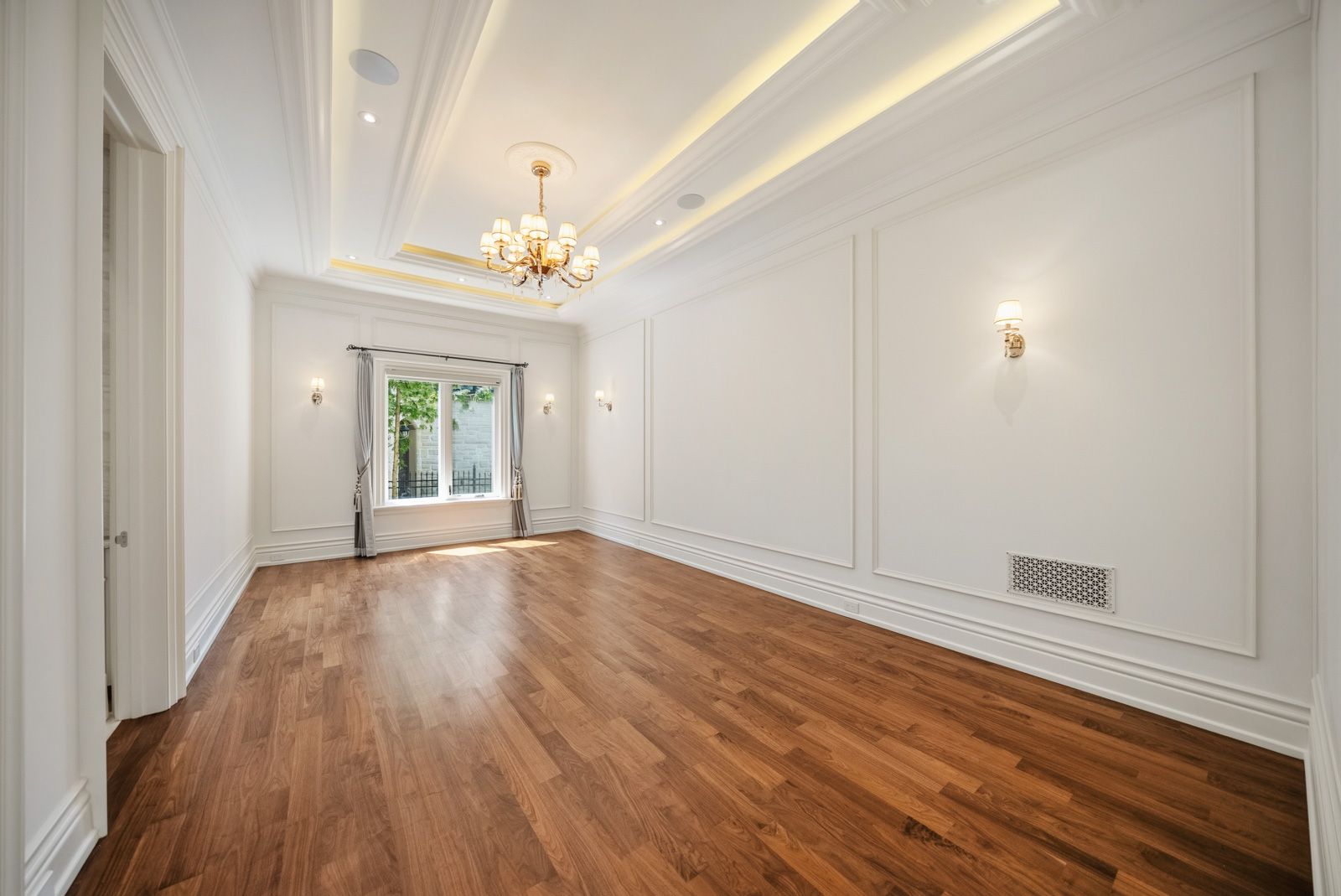 Grand Palatial Newly Completed