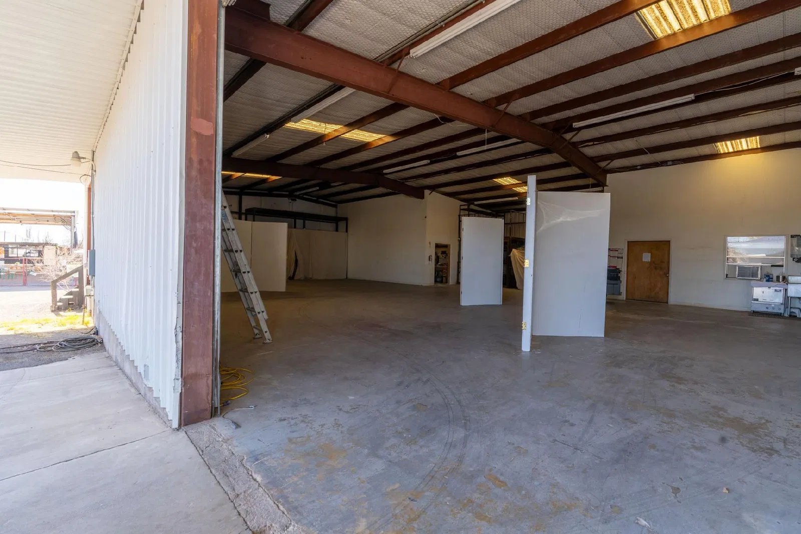 601 W San Antonio St