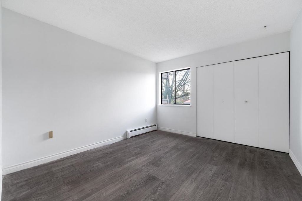 2215 Dundas St, #207