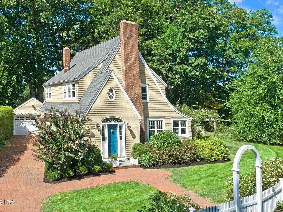 54 Terrace Ave