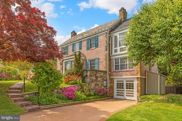219 Woodland Ter