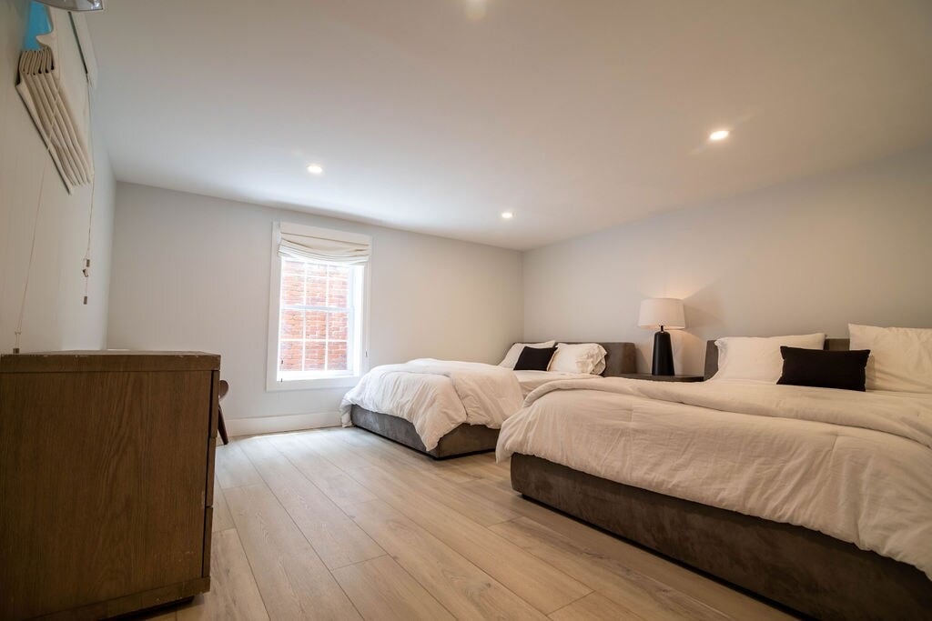 Edgartown Designer Retreat With Pool & Hot Tub