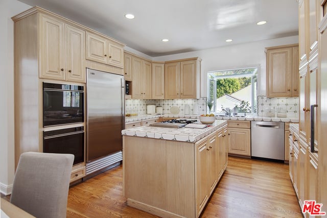 512 N Sierra Dr